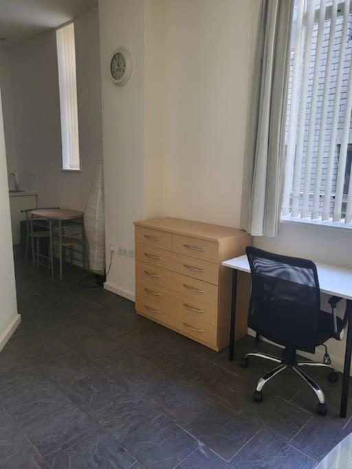 Lovely Spacious Studio Flat In City Centre. Birmingham Kültér fotó